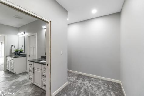 1757 S Illinois Avenue Mason City IA 50401