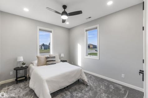 1757 S Illinois Avenue Mason City IA 50401