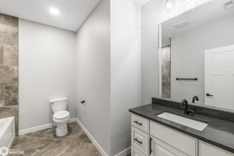 1757 S Illinois Avenue Mason City IA 50401