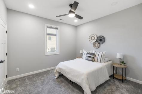 1757 S Illinois Avenue Mason City IA 50401