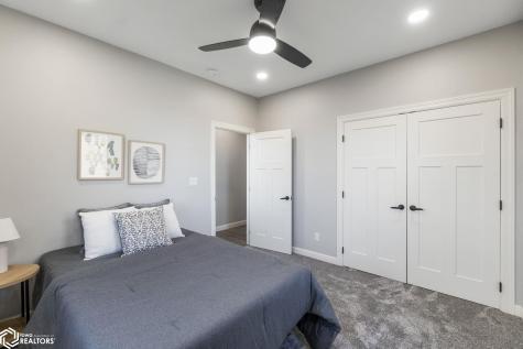 1757 S Illinois Avenue Mason City IA 50401