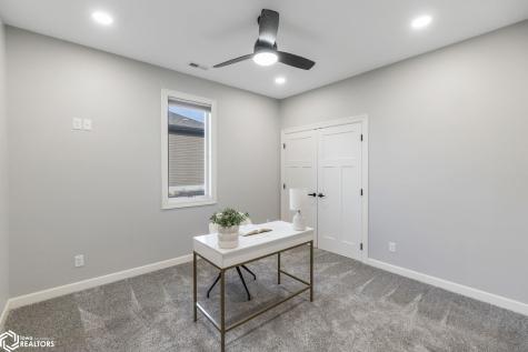 1757 S Illinois Avenue Mason City IA 50401