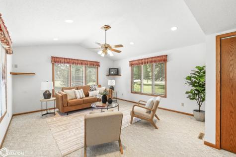 25 Slate Court Mason City IA 50401