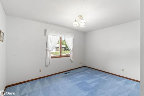 25 Slate Court Mason City IA 50401