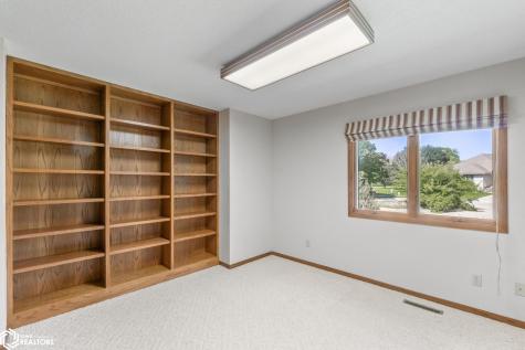 25 Slate Court Mason City IA 50401