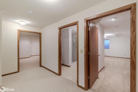 25 Slate Court Mason City IA 50401