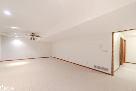 25 Slate Court Mason City IA 50401