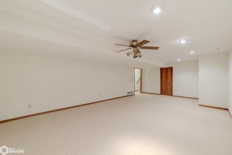 25 Slate Court Mason City IA 50401