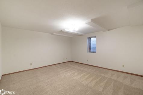 25 Slate Court Mason City IA 50401