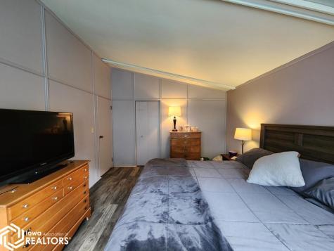 15257 Thoburn Avenue Clear Lake IA 50428