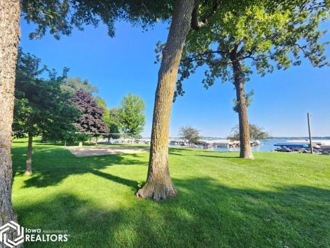 15257 Thoburn Avenue Clear Lake IA 50428