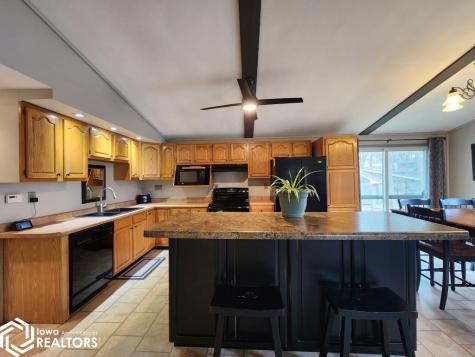 15257 Thoburn Avenue Clear Lake IA 50428