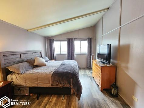 15257 Thoburn Avenue Clear Lake IA 50428