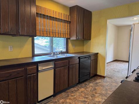 1009 S 15th Street Clear Lake IA 50428