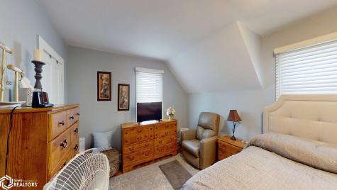 109 S 9th Street Clear Lake IA 50428