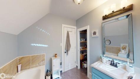 109 S 9th Street Clear Lake IA 50428