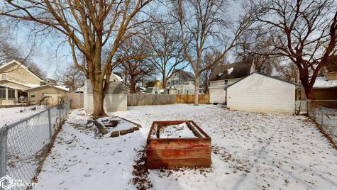109 S 9th Street Clear Lake IA 50428