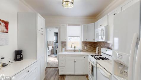 109 S 9th Street Clear Lake IA 50428