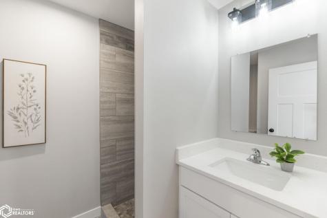 138 25th Street SW Mason City IA 50401