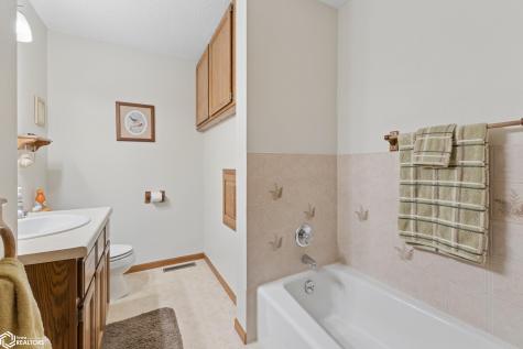 20 Charlestown Square Mason City IA 50401