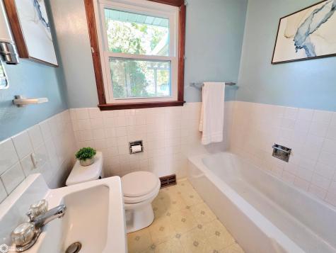 706 6th Place SE Mason City IA 50401