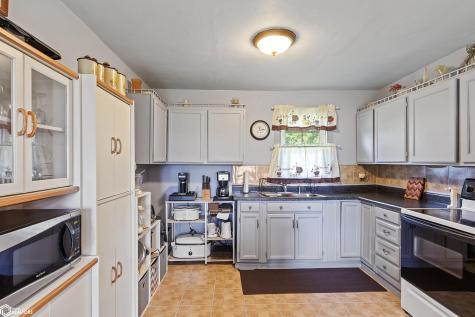 37231 210th Avenue Forest City IA 50436