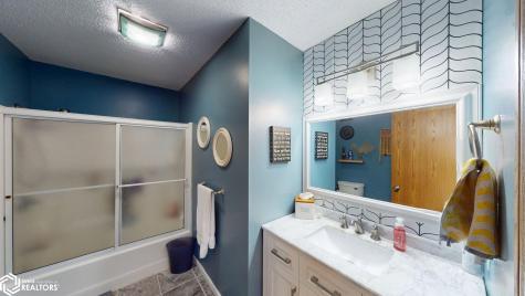 1011 S Kentucky Avenue Mason City IA 50401