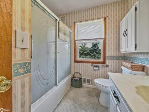 410 10th Street SE Hampton IA 50441