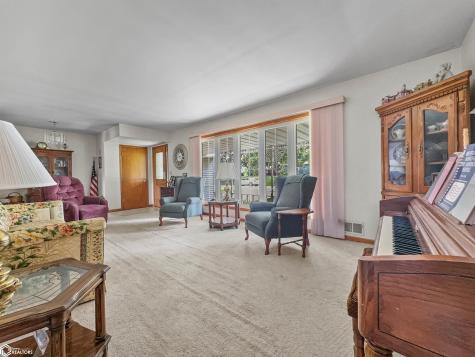 410 10th Street SE Hampton IA 50441