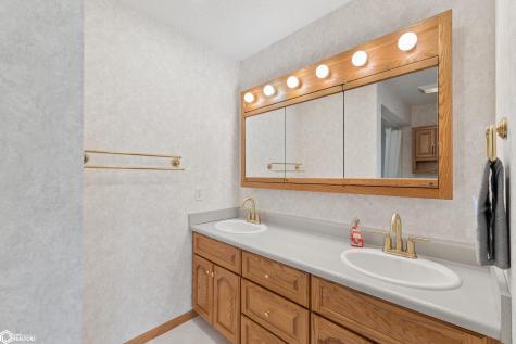 423 19th Street W Clear Lake IA 50428