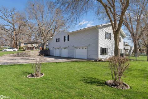 423 19th Street W Clear Lake IA 50428