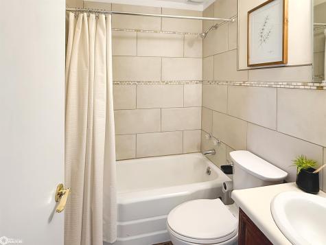 1806 Custer Street Iowa Falls IA 50126
