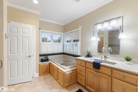 125 Pebble Creek Drive Mason City IA 50401