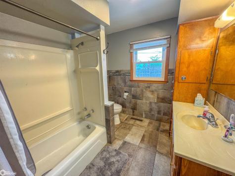1324 Sunset Drive Hampton IA 50441