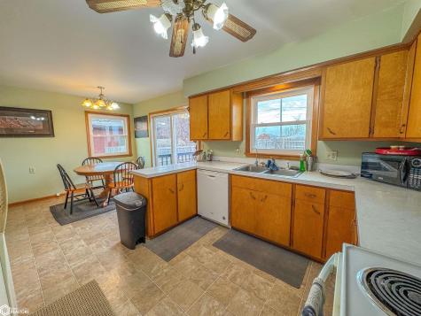 1324 Sunset Drive Hampton IA 50441