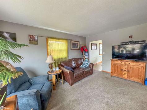 1324 Sunset Drive Hampton IA 50441
