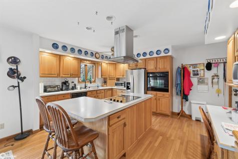 1800 W 7th Avenue N Clear Lake IA 50428