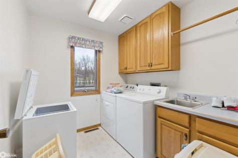 1800 W 7th Avenue N Clear Lake IA 50428