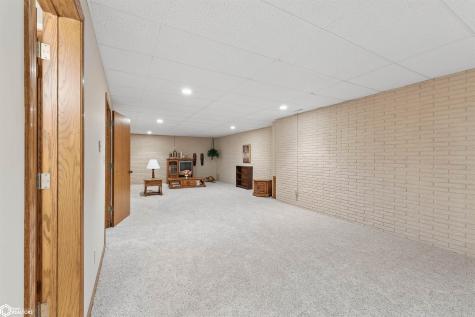 1800 W 7th Avenue N Clear Lake IA 50428