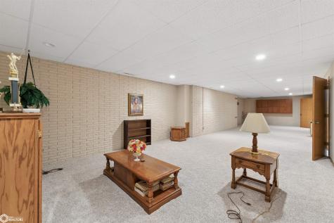 1800 W 7th Avenue N Clear Lake IA 50428