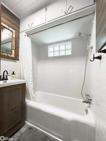 1431 Beeds Lake Drive Hampton IA 50441