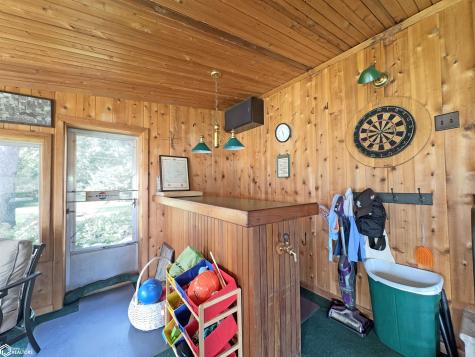 1431 Beeds Lake Drive Hampton IA 50441