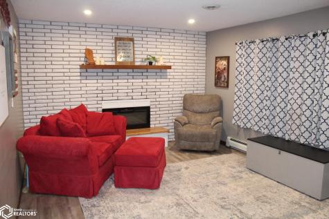 1160 Division Street Garner IA 50438
