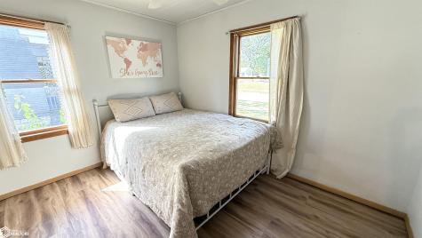 807 10th Street NE Mason City IA 50401-2419