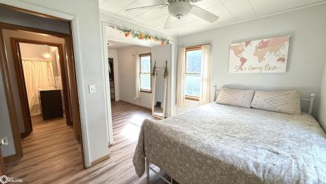 807 10th Street NE Mason City IA 50401-2419