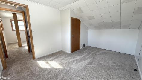 807 10th Street NE Mason City IA 50401-2419