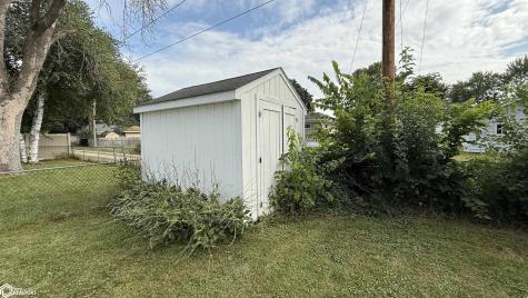 807 10th Street NE Mason City IA 50401-2419