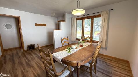 807 10th Street NE Mason City IA 50401-2419