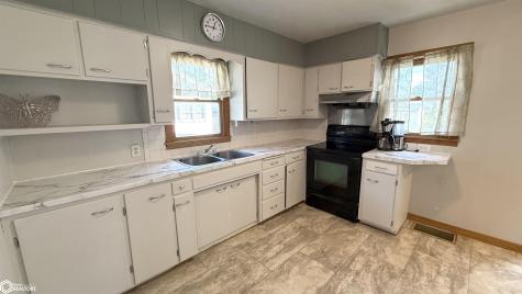 807 10th Street NE Mason City IA 50401-2419