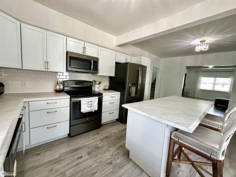 178 1st Street NW Britt IA 50423